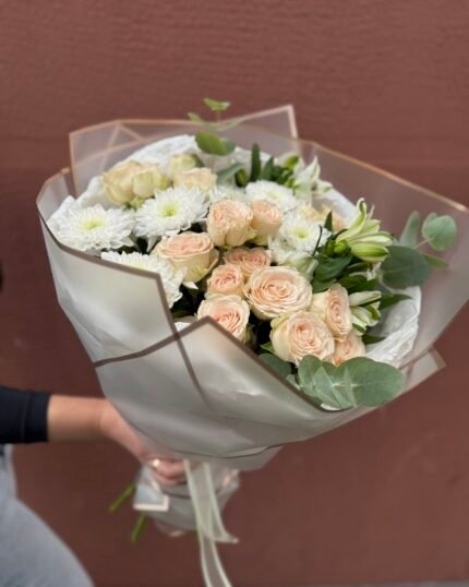 Cream and Peach Bouquet